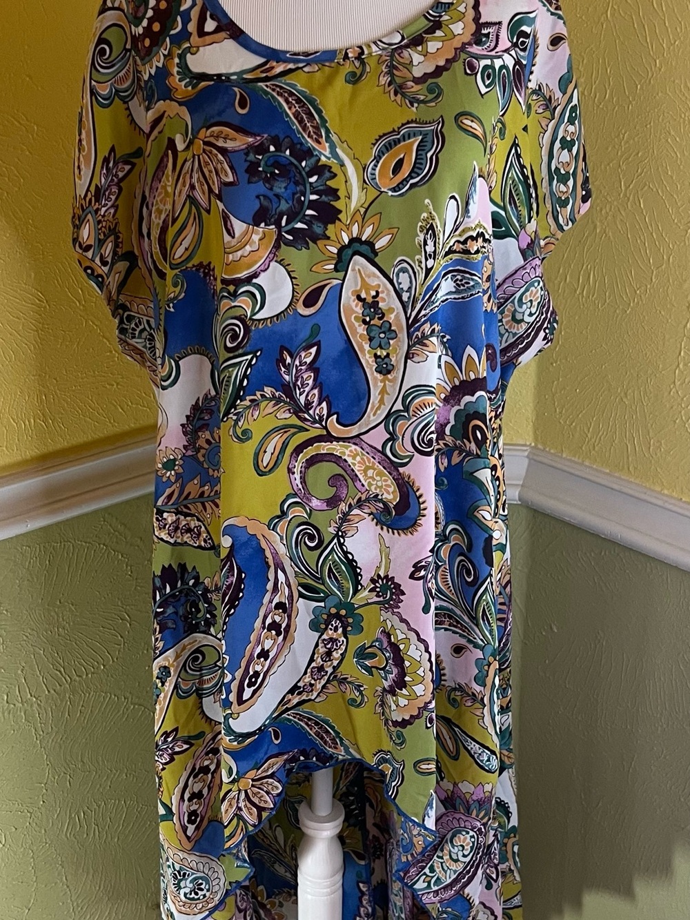 Printed Paisley High-Low Women’s Top in Olive Blue Cha Cha Vente